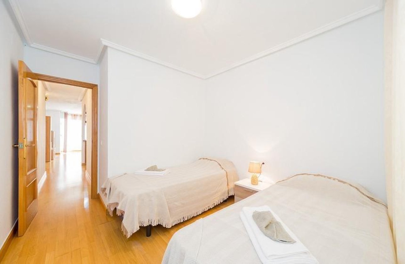 Herverkoop - Appartement -
Torrevieja - Playa del Cura