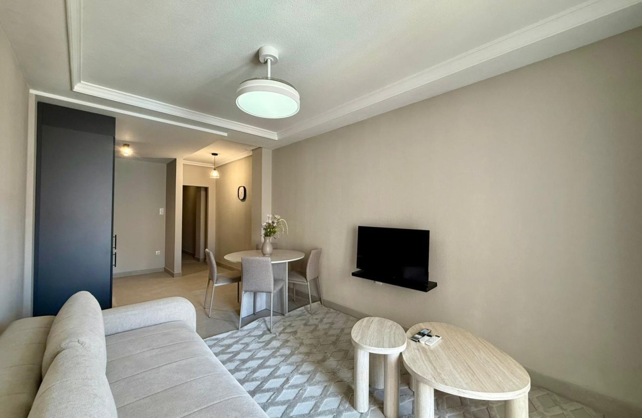 Herverkoop - Appartement -
Torrevieja - Playa del Cura