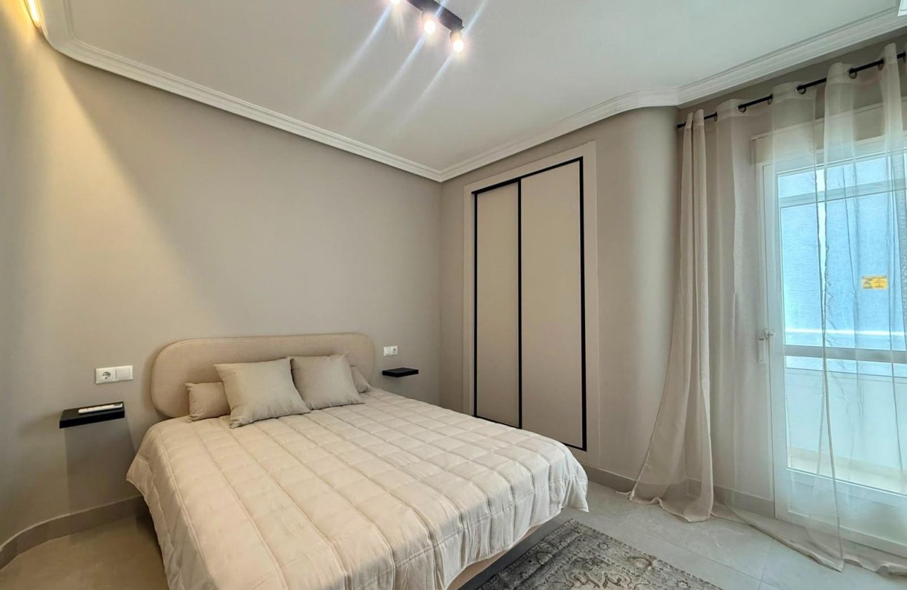 Herverkoop - Appartement -
Torrevieja - Playa del Cura