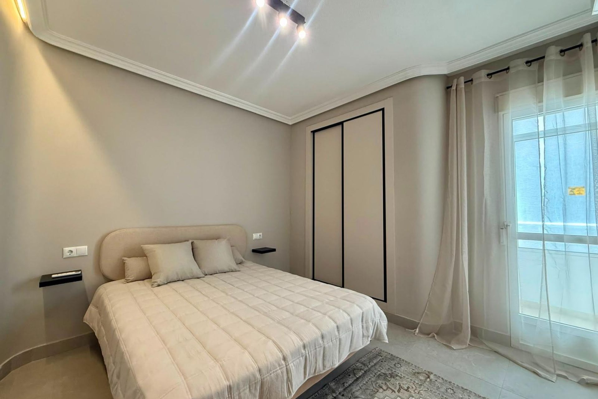 Herverkoop - Appartement -
Torrevieja - Playa del Cura