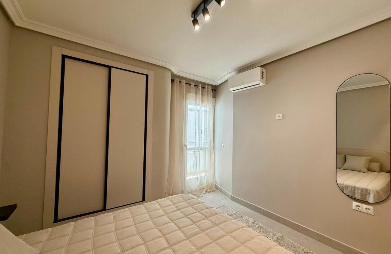 Herverkoop - Appartement -
Torrevieja - Playa del Cura