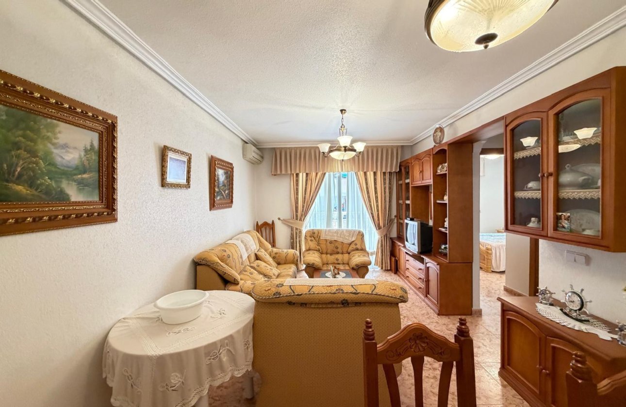 Herverkoop - Appartement -
Torrevieja - Playa del Cura