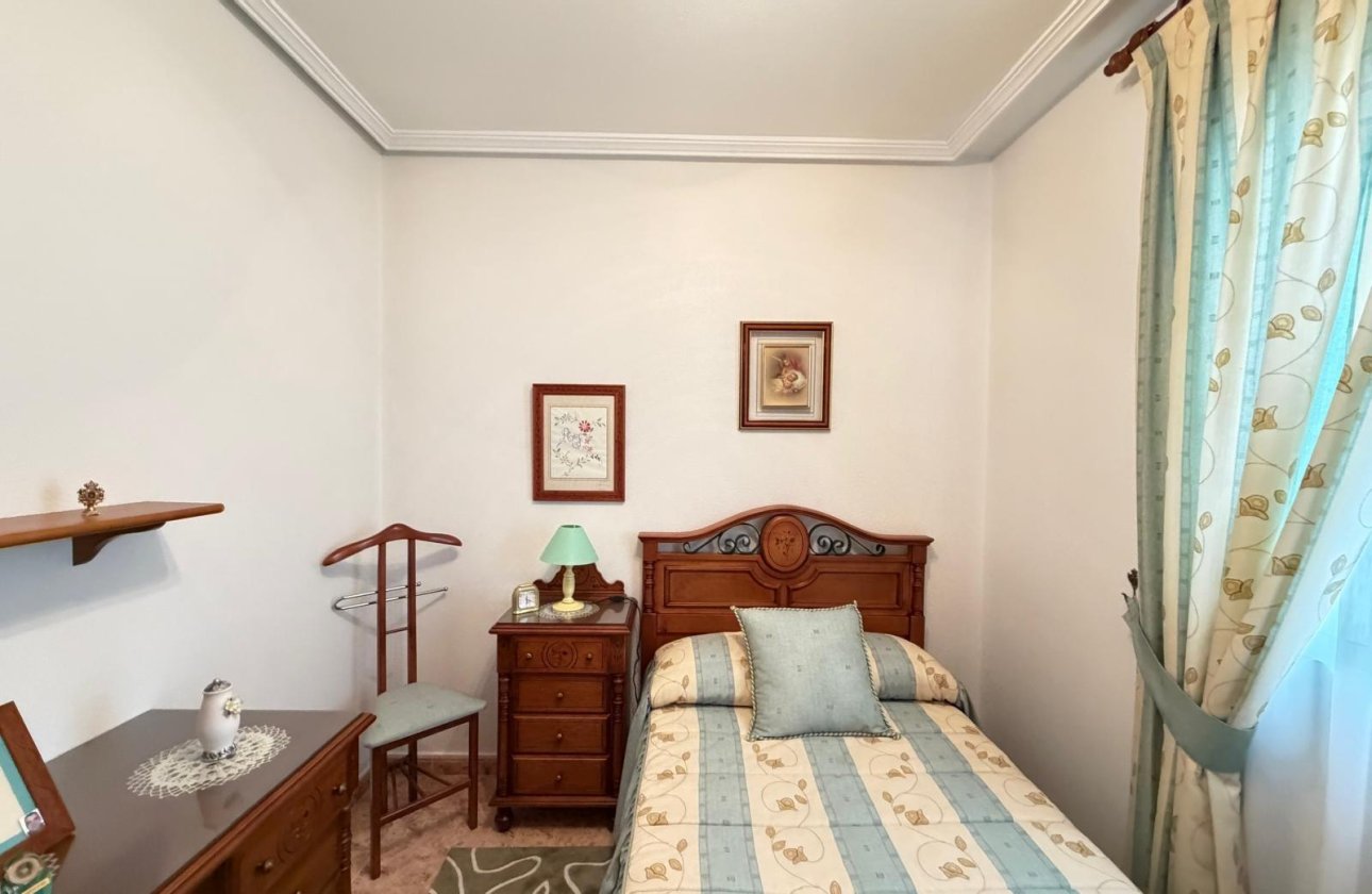 Herverkoop - Appartement -
Torrevieja - Playa del Cura