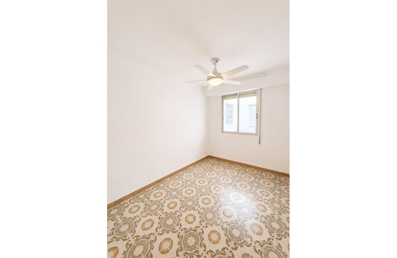 Herverkoop - Appartement -
Torrevieja - Playa del Cura