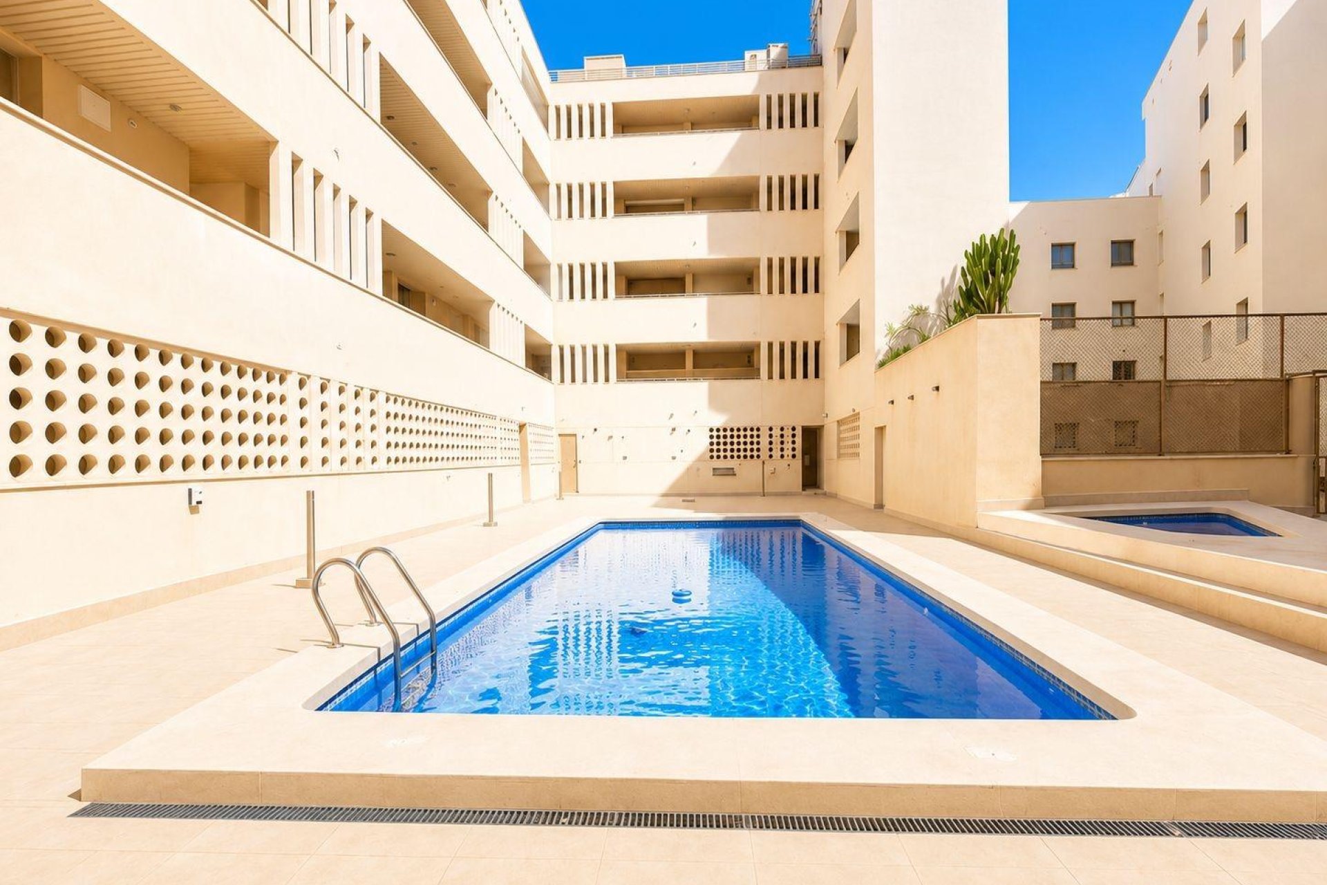 Herverkoop - Appartement -
Torrevieja - Playa del Cura