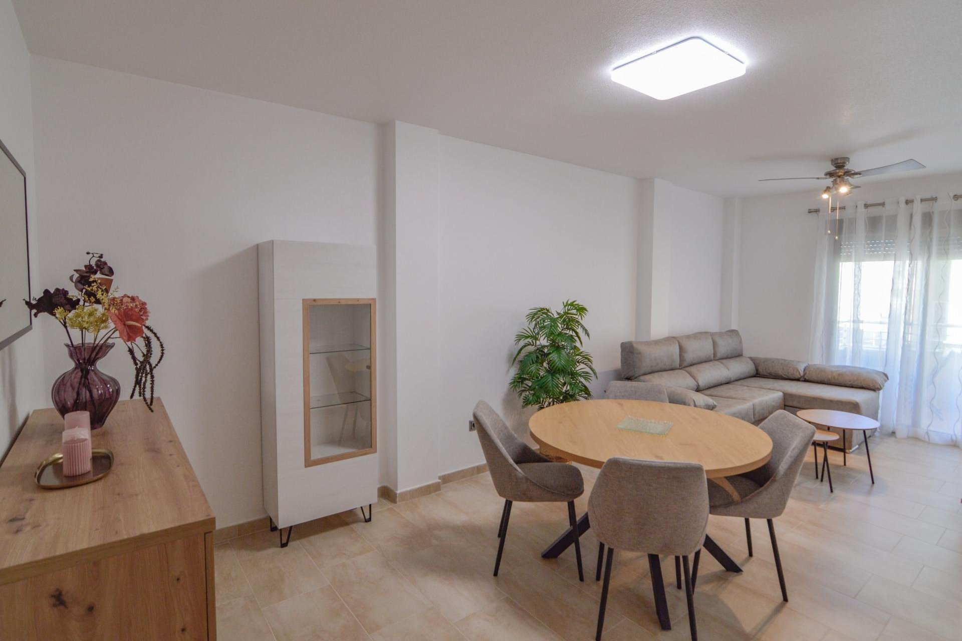 Herverkoop - Appartement -
Torrevieja - Playa del Cura