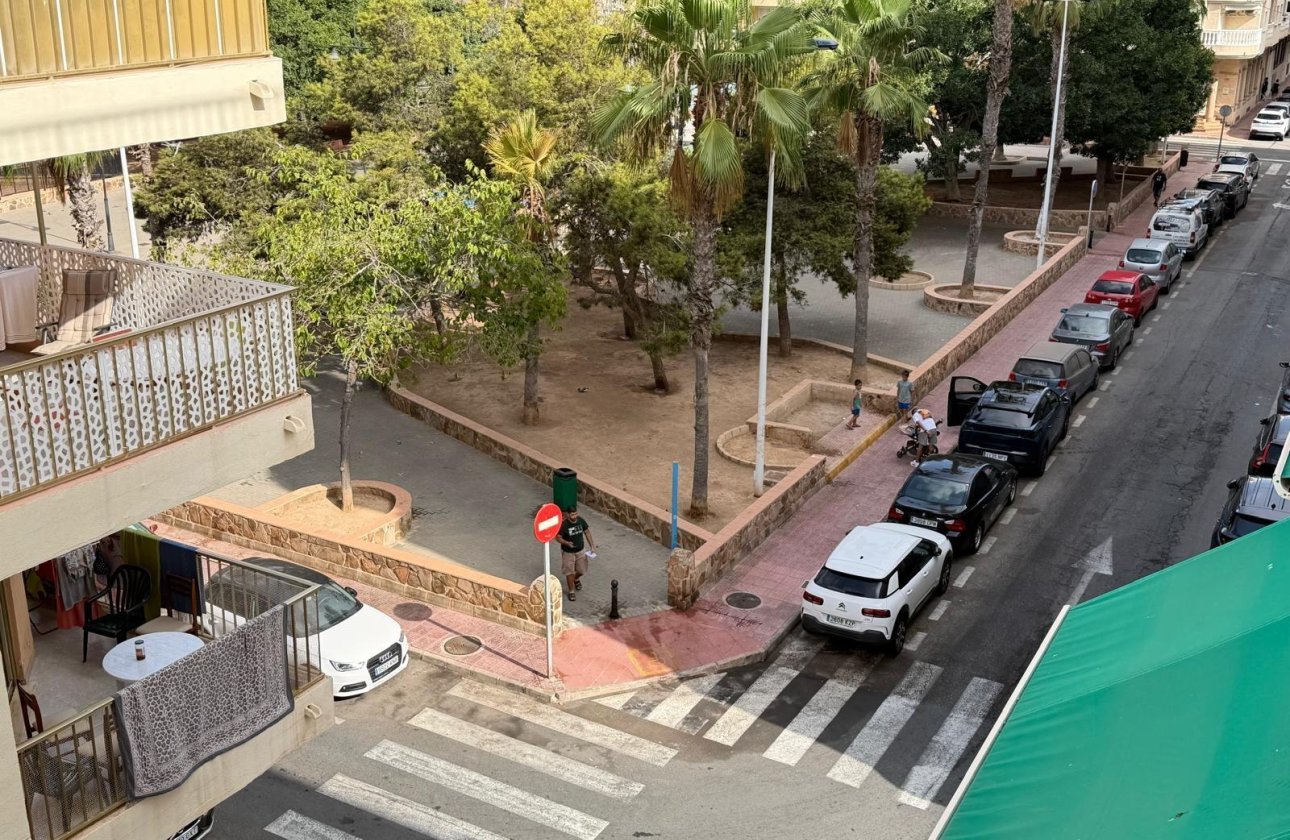 Herverkoop - Appartement -
Torrevieja - Playa del Cura