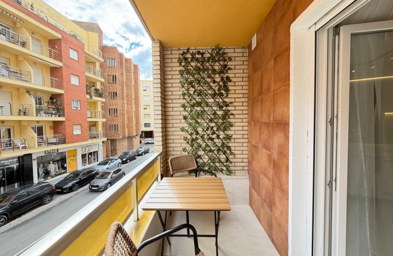 Herverkoop - Appartement -
Torrevieja - Playa del Cura