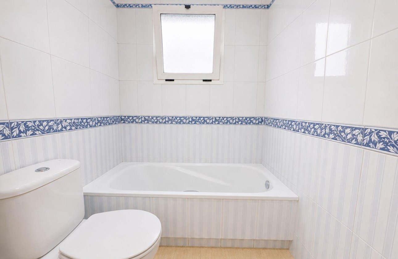 Herverkoop - Appartement -
Torrevieja - Playa del Cura