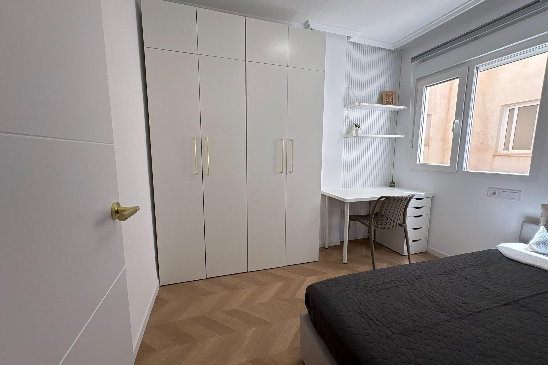 Herverkoop - Appartement -
Torrevieja - Playa del Cura