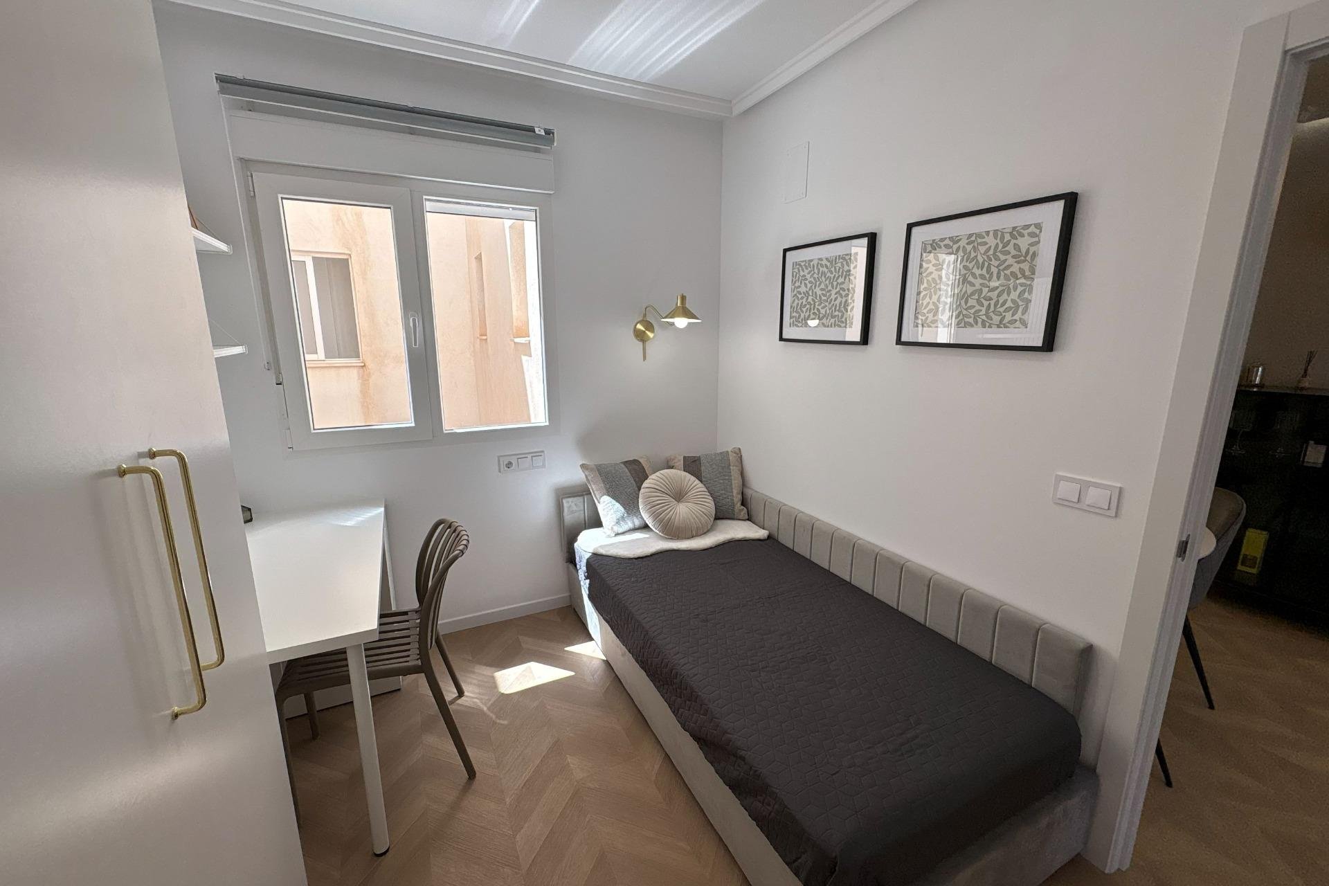 Herverkoop - Appartement -
Torrevieja - Playa del Cura