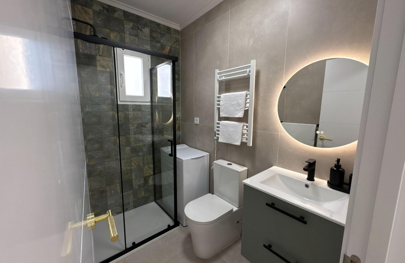 Herverkoop - Appartement -
Torrevieja - Playa del Cura