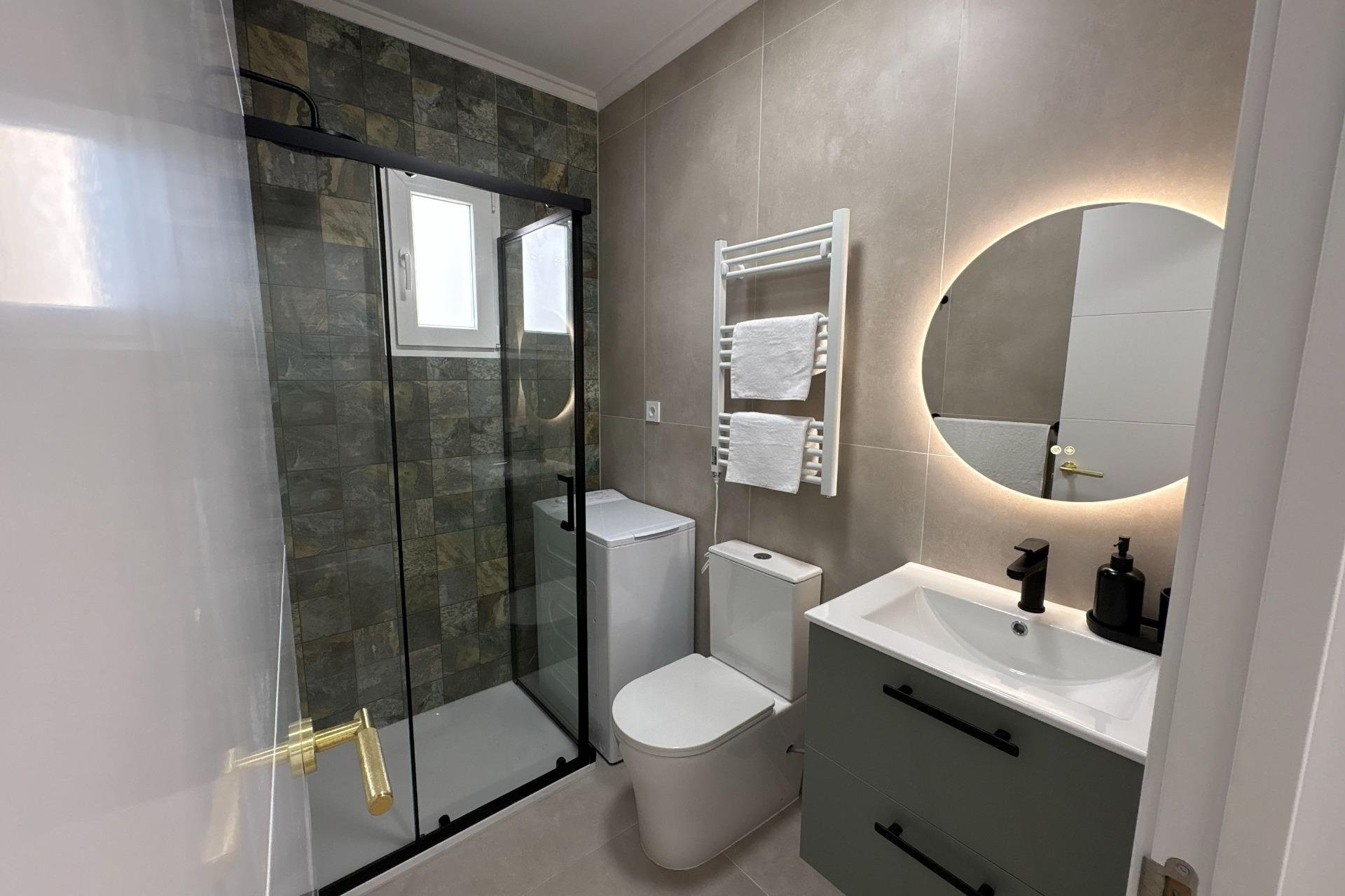 Herverkoop - Appartement -
Torrevieja - Playa del Cura