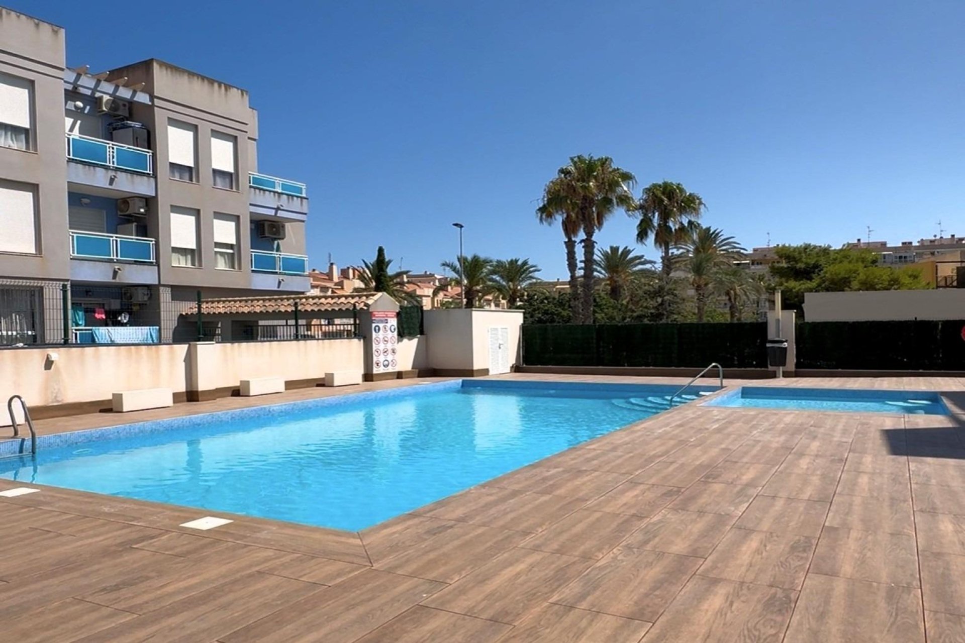 Herverkoop - Appartement -
Torrevieja - Playa del Cura
