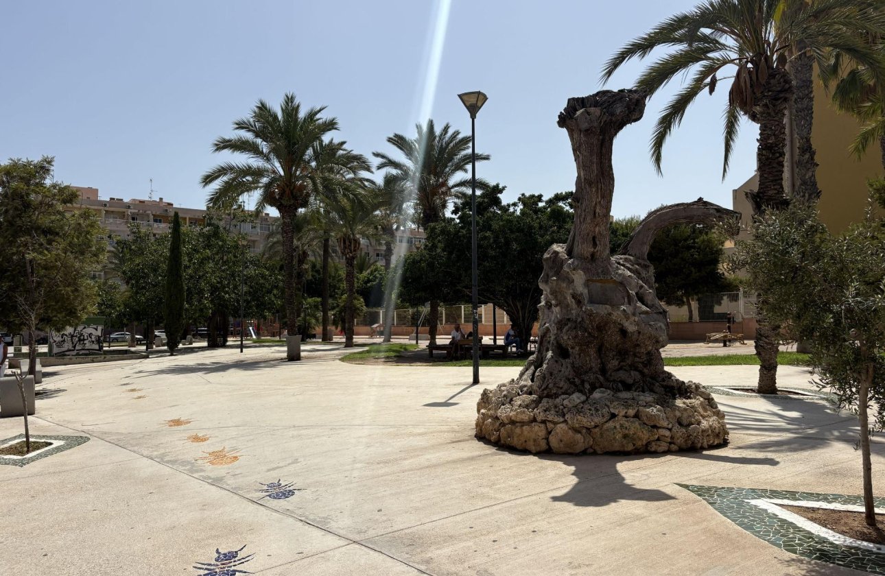 Herverkoop - Appartement -
Torrevieja - Playa del Cura