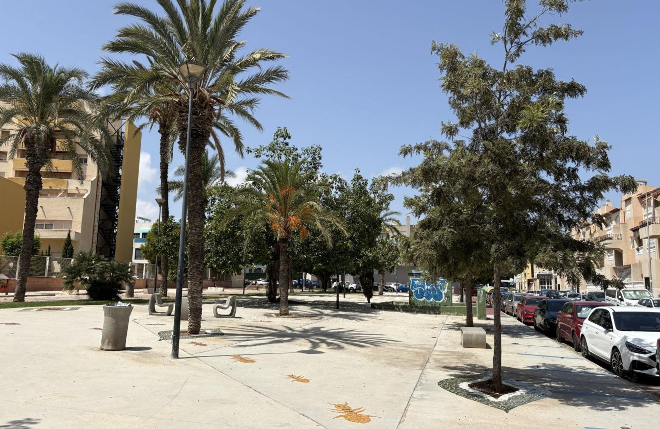 Herverkoop - Appartement -
Torrevieja - Playa del Cura