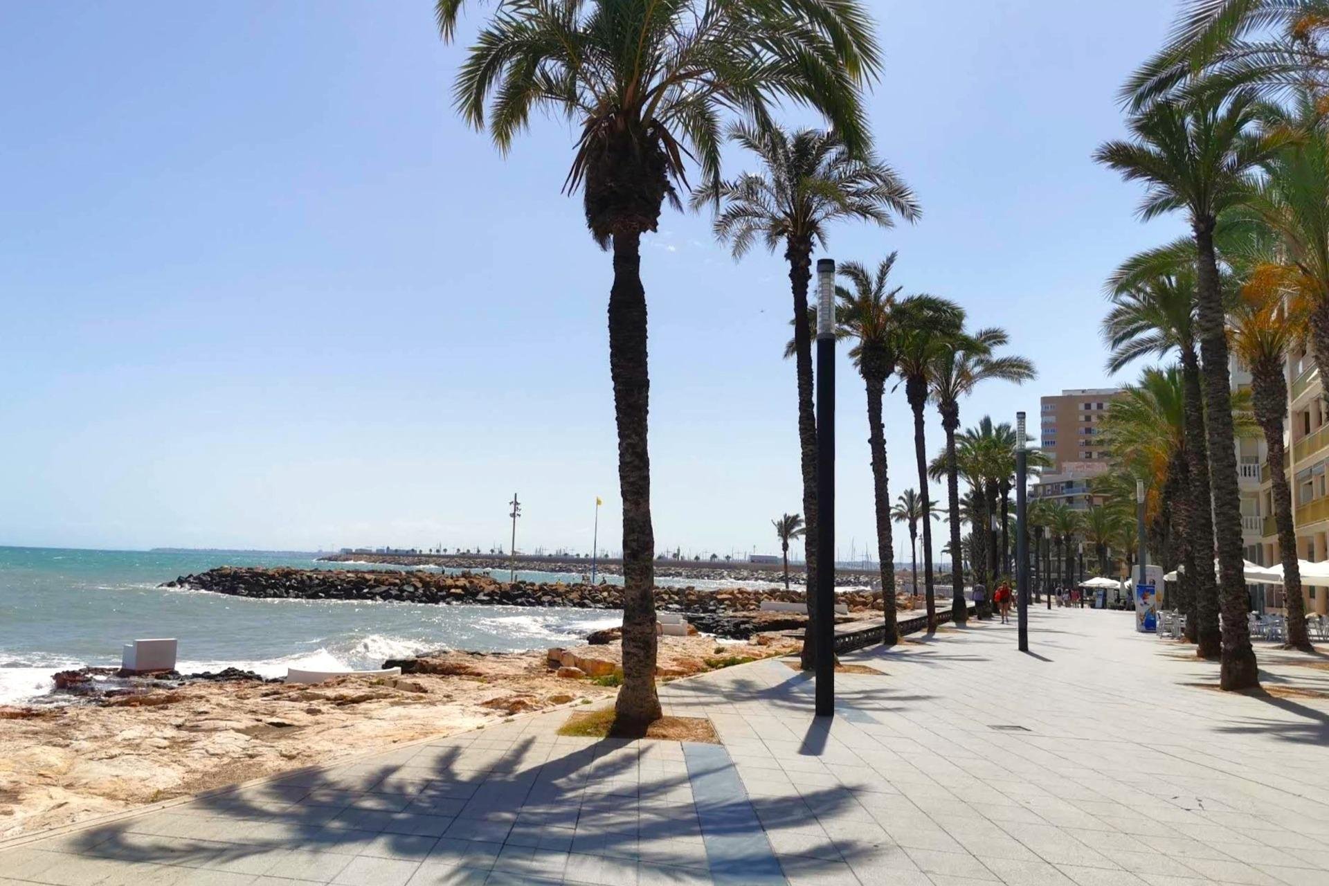 Herverkoop - Appartement -
Torrevieja - Playa del Cura
