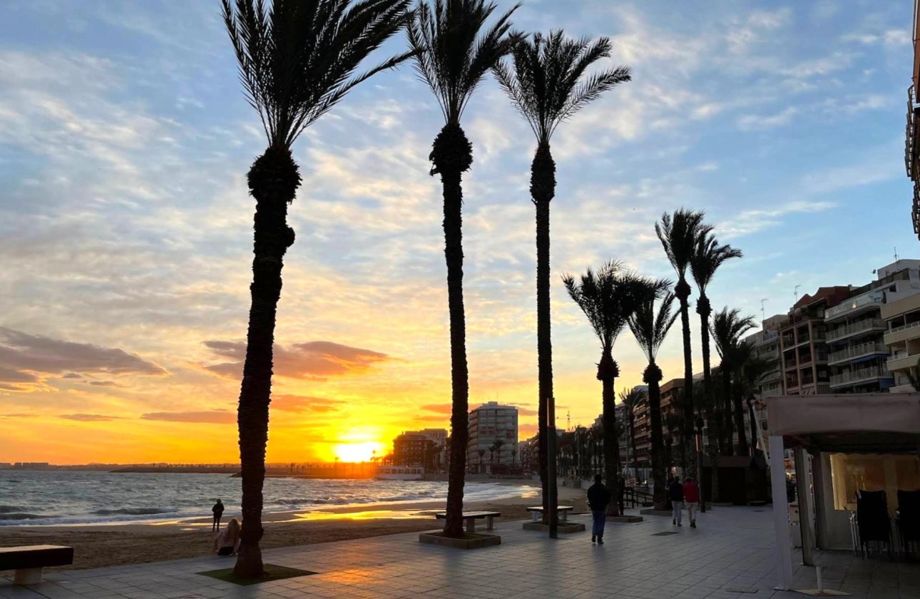 Herverkoop - Appartement -
Torrevieja - Playa del Cura