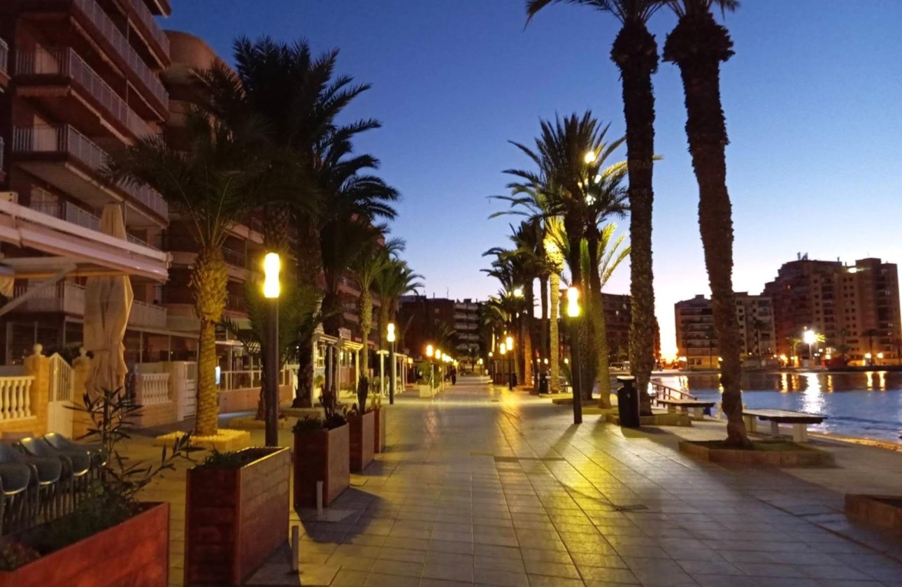 Herverkoop - Appartement -
Torrevieja - Playa del Cura