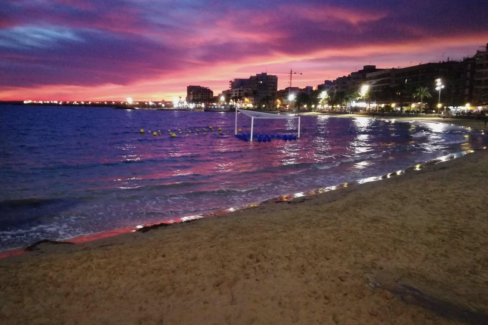 Herverkoop - Appartement -
Torrevieja - Playa del Cura