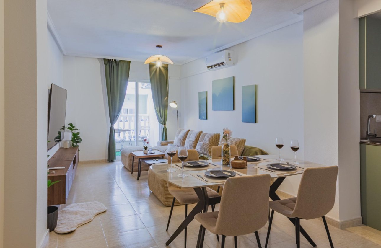 Herverkoop - Appartement -
Torrevieja - Playa del Cura