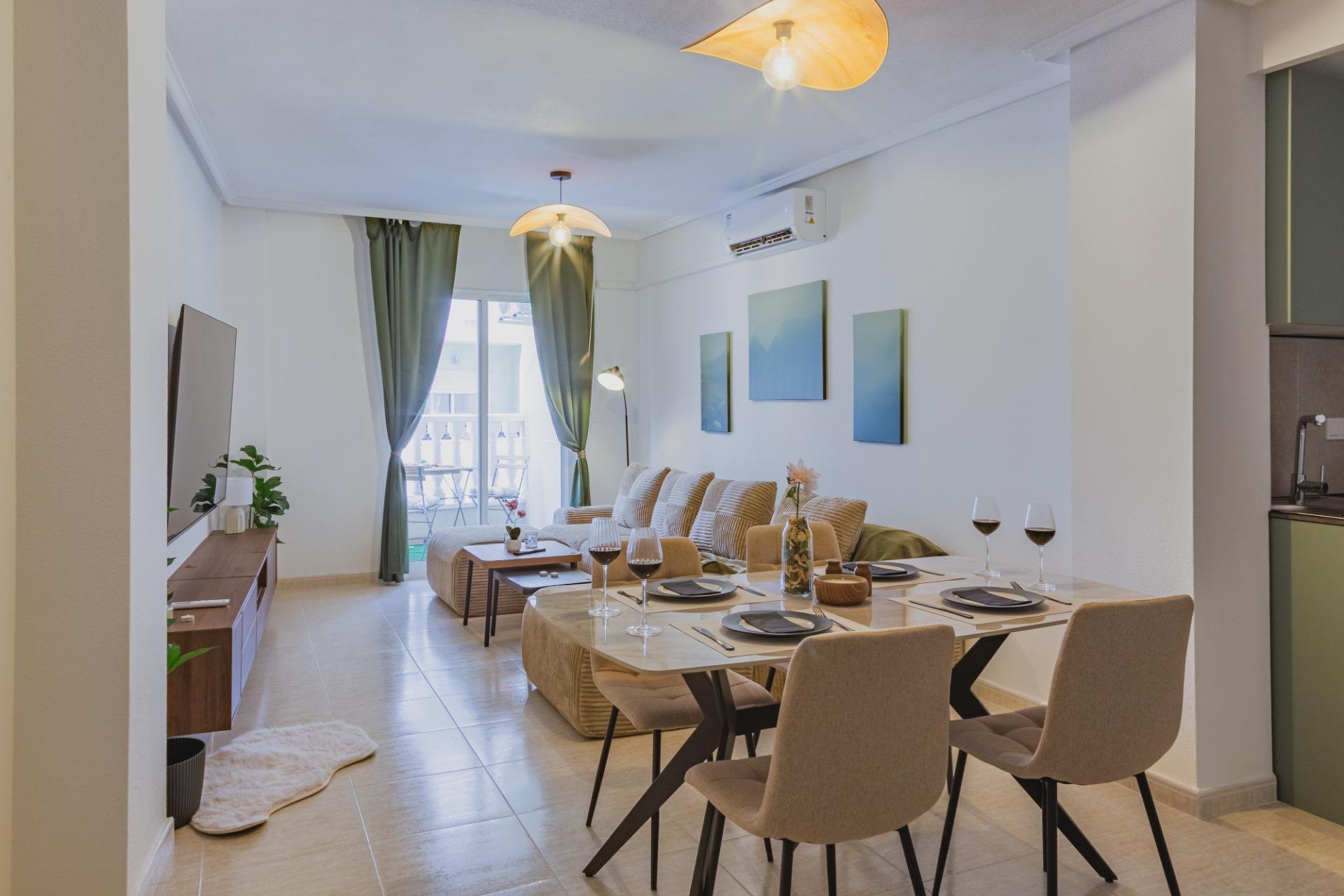 Herverkoop - Appartement -
Torrevieja - Playa del Cura