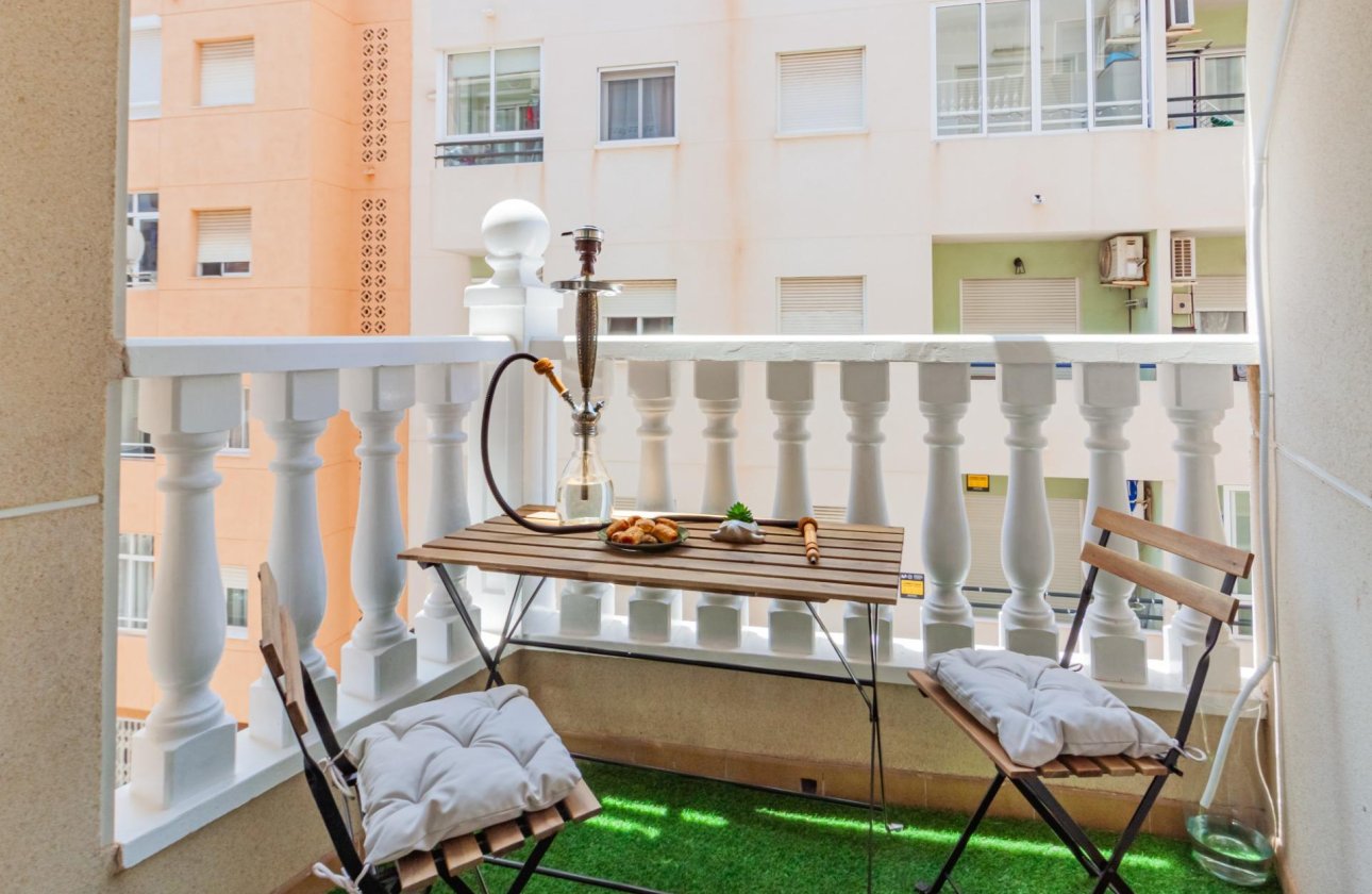 Herverkoop - Appartement -
Torrevieja - Playa del Cura
