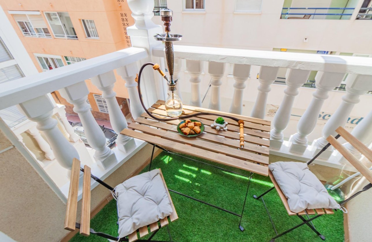 Herverkoop - Appartement -
Torrevieja - Playa del Cura