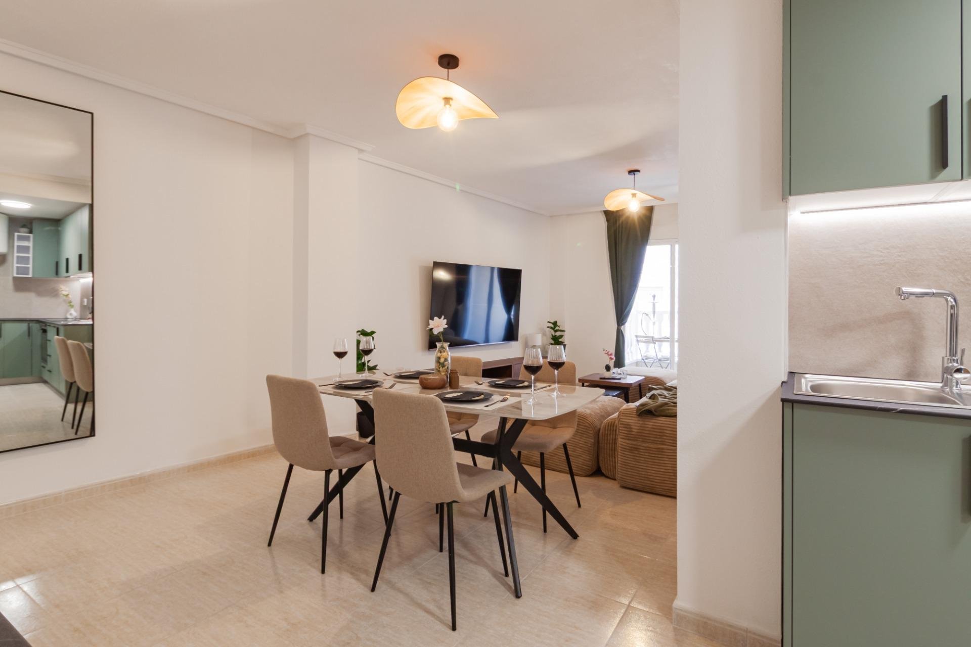 Herverkoop - Appartement -
Torrevieja - Playa del Cura