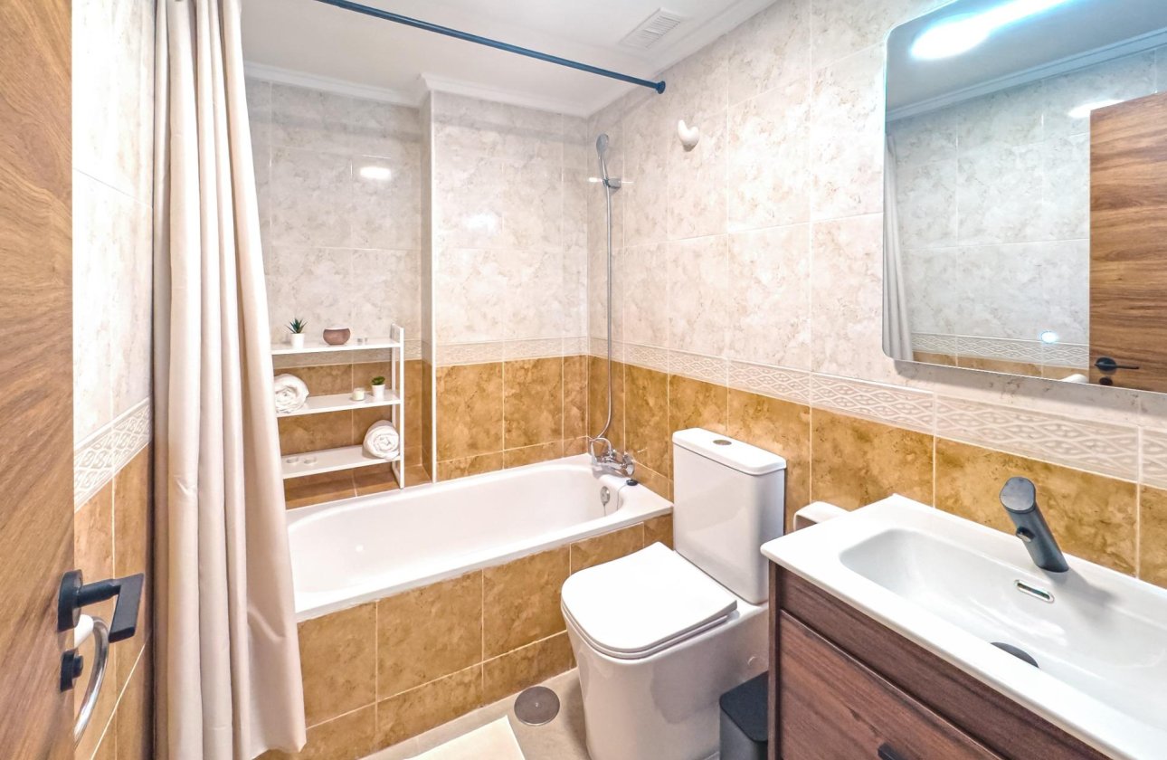 Herverkoop - Appartement -
Torrevieja - Playa del Cura