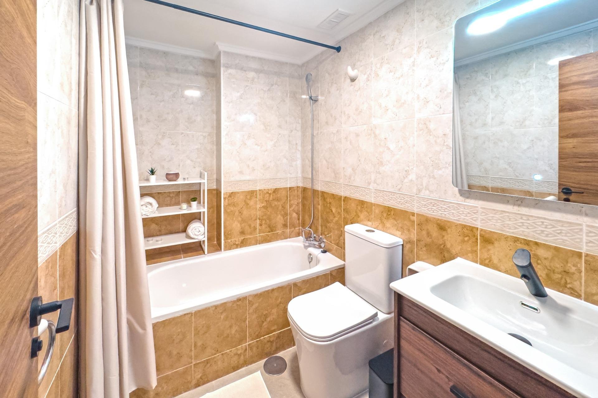 Herverkoop - Appartement -
Torrevieja - Playa del Cura