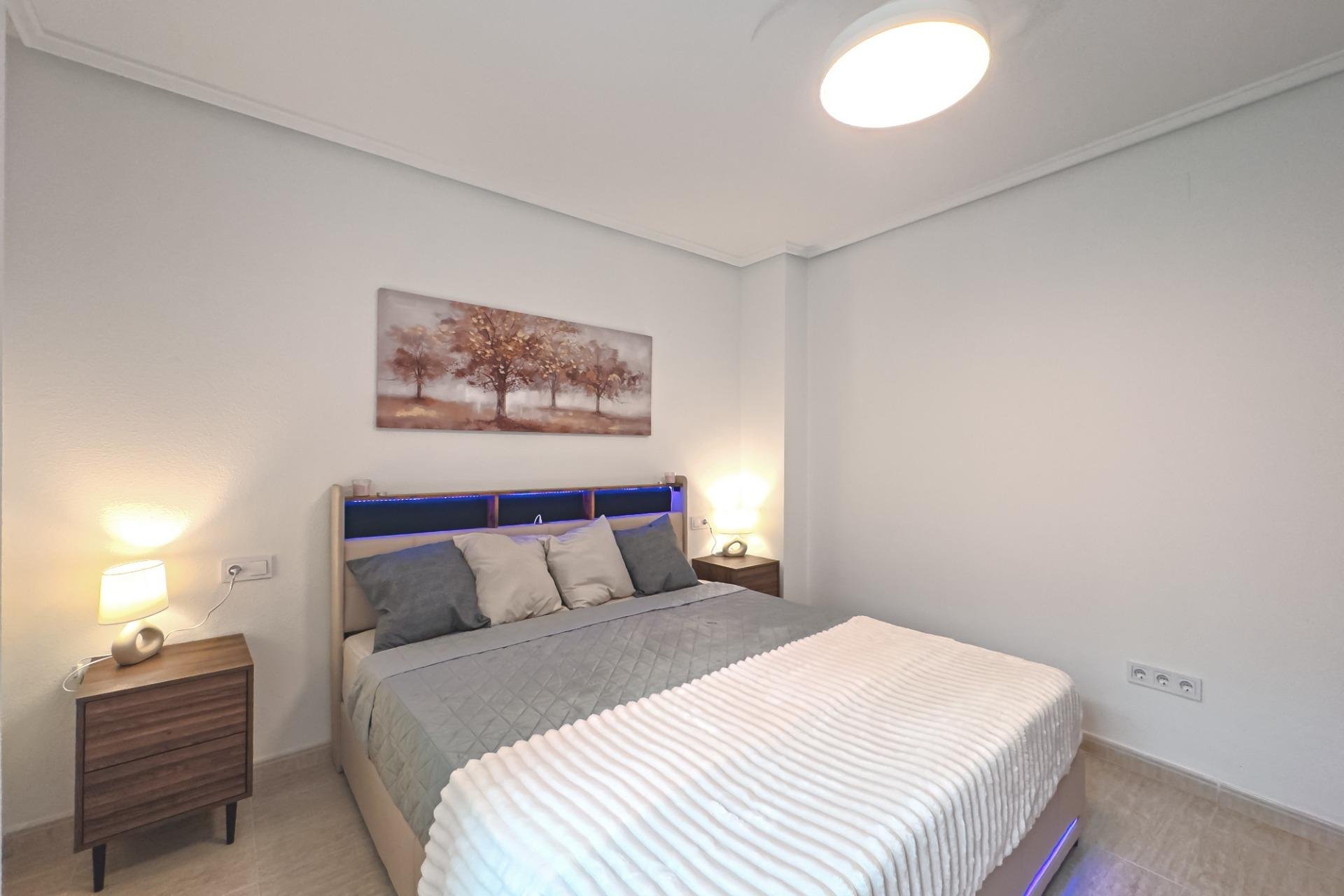 Herverkoop - Appartement -
Torrevieja - Playa del Cura