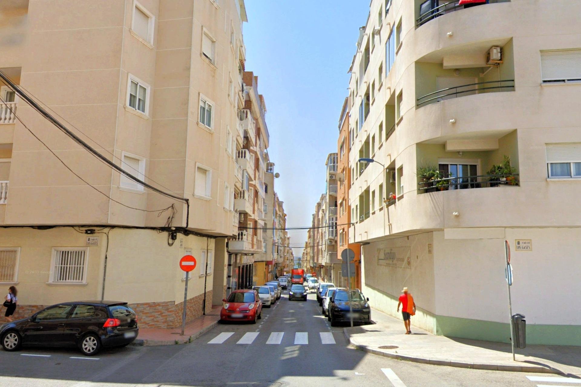 Herverkoop - Appartement -
Torrevieja - Playa del Cura
