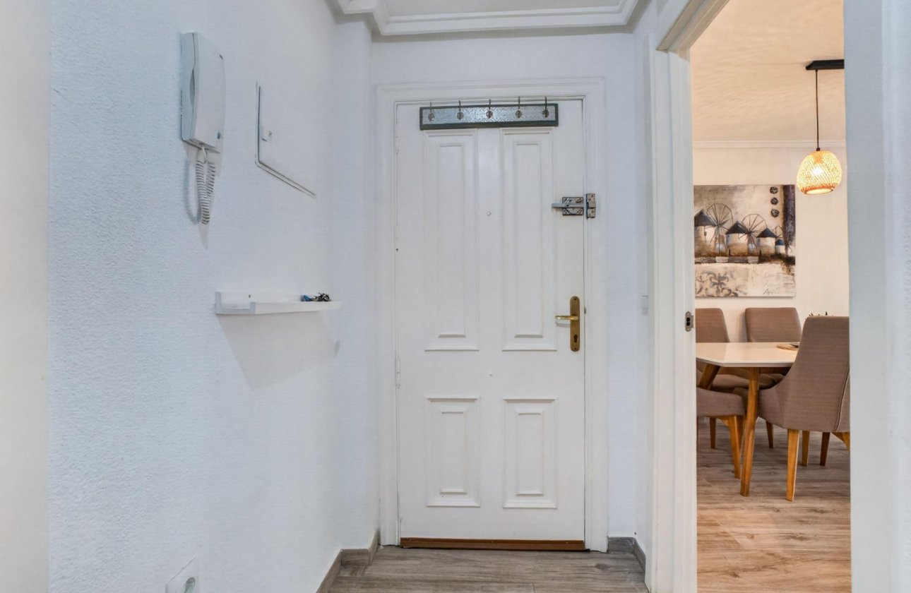 Herverkoop - Appartement -
Torrevieja - Playa del Cura