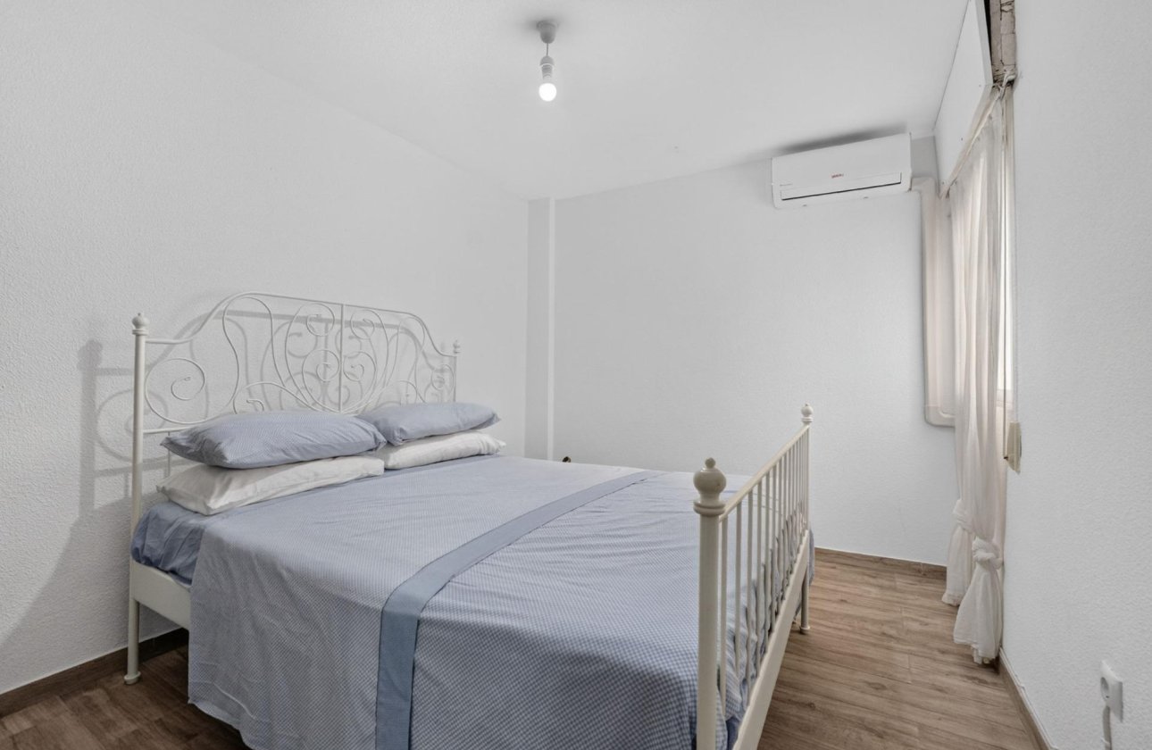 Herverkoop - Appartement -
Torrevieja - Playa del Cura