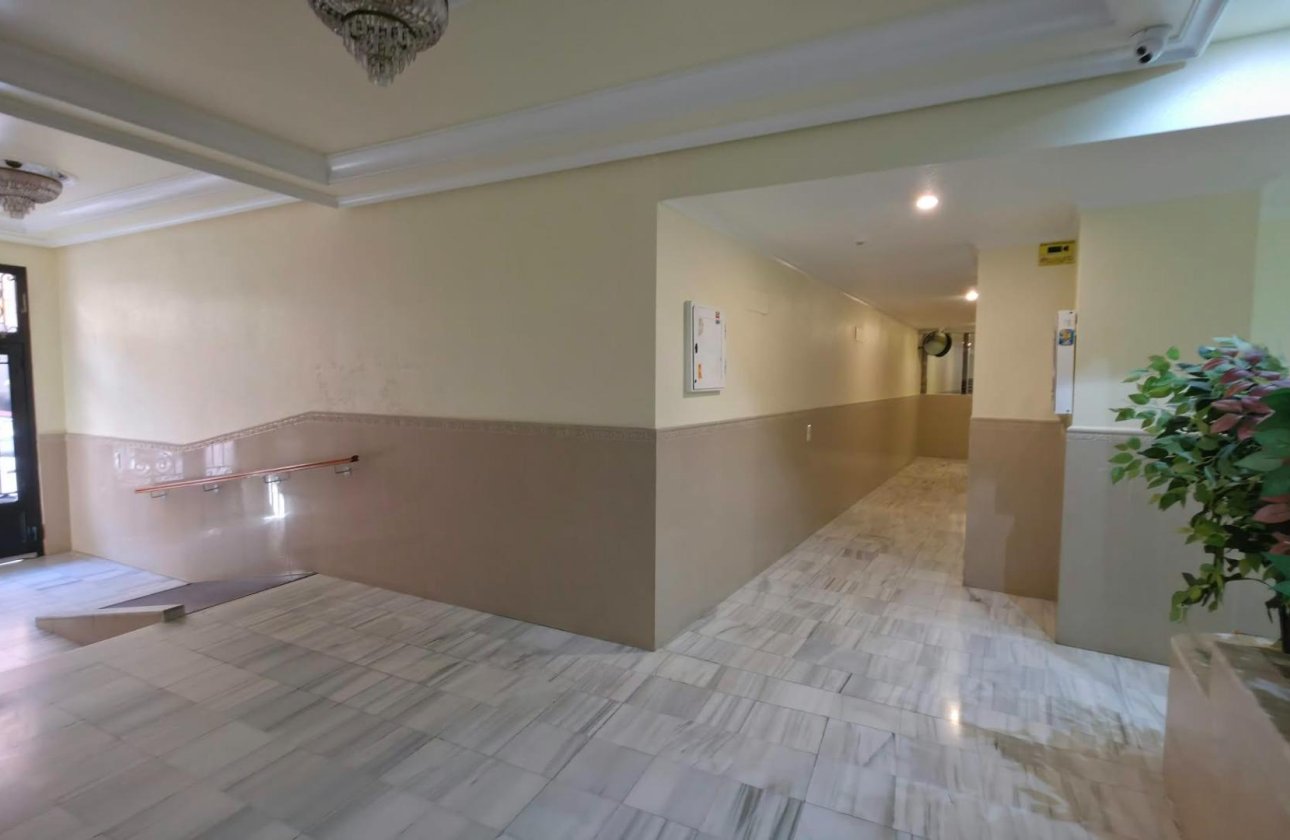 Herverkoop - Appartement -
Torrevieja - Playa del Cura