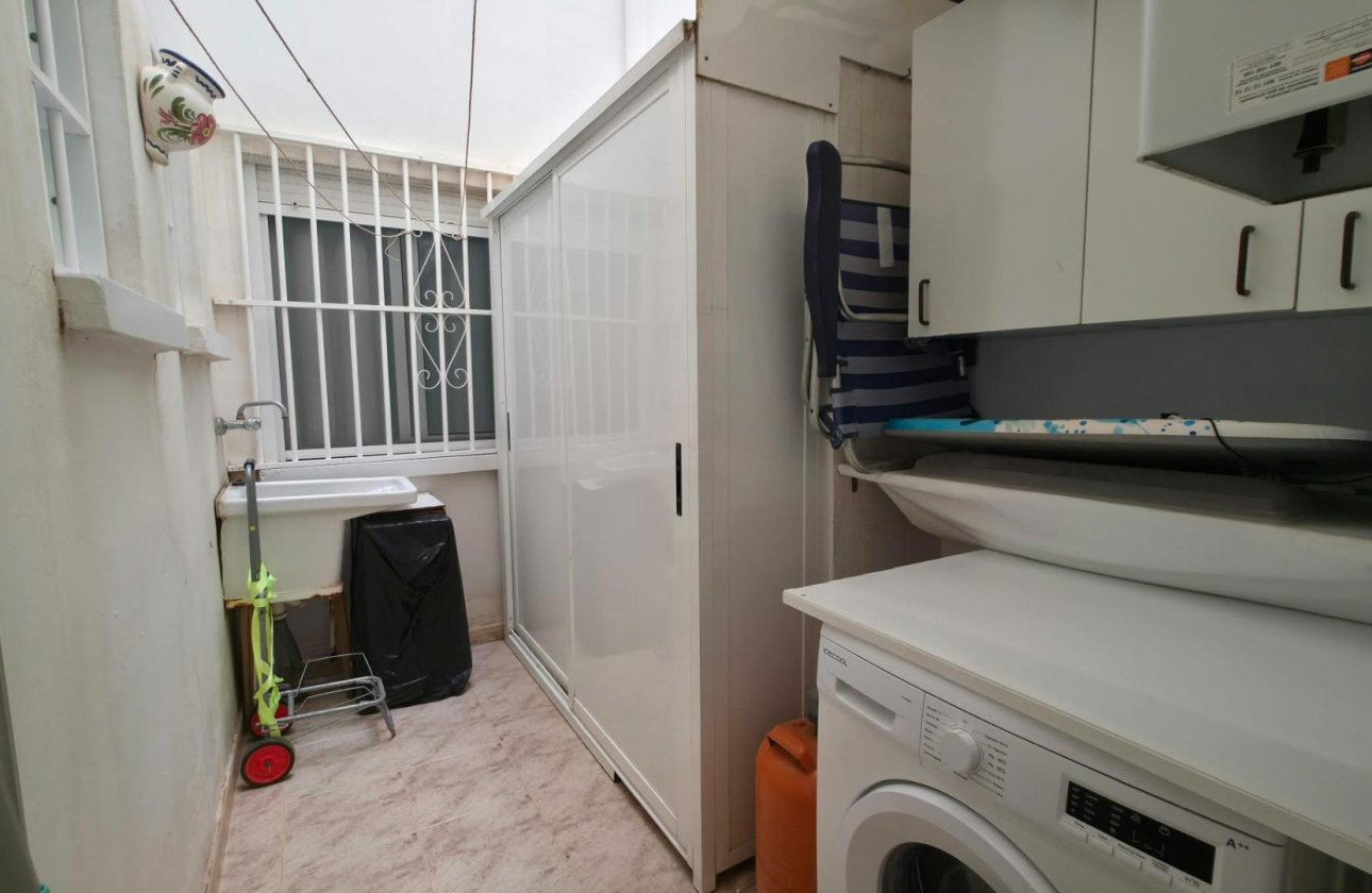 Herverkoop - Appartement -
Torrevieja - Playa del Cura