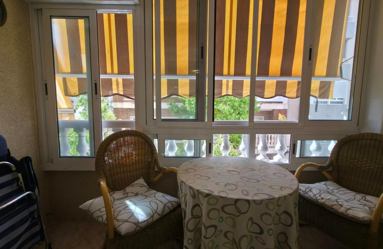 Herverkoop - Appartement -
Torrevieja - Playa del Cura