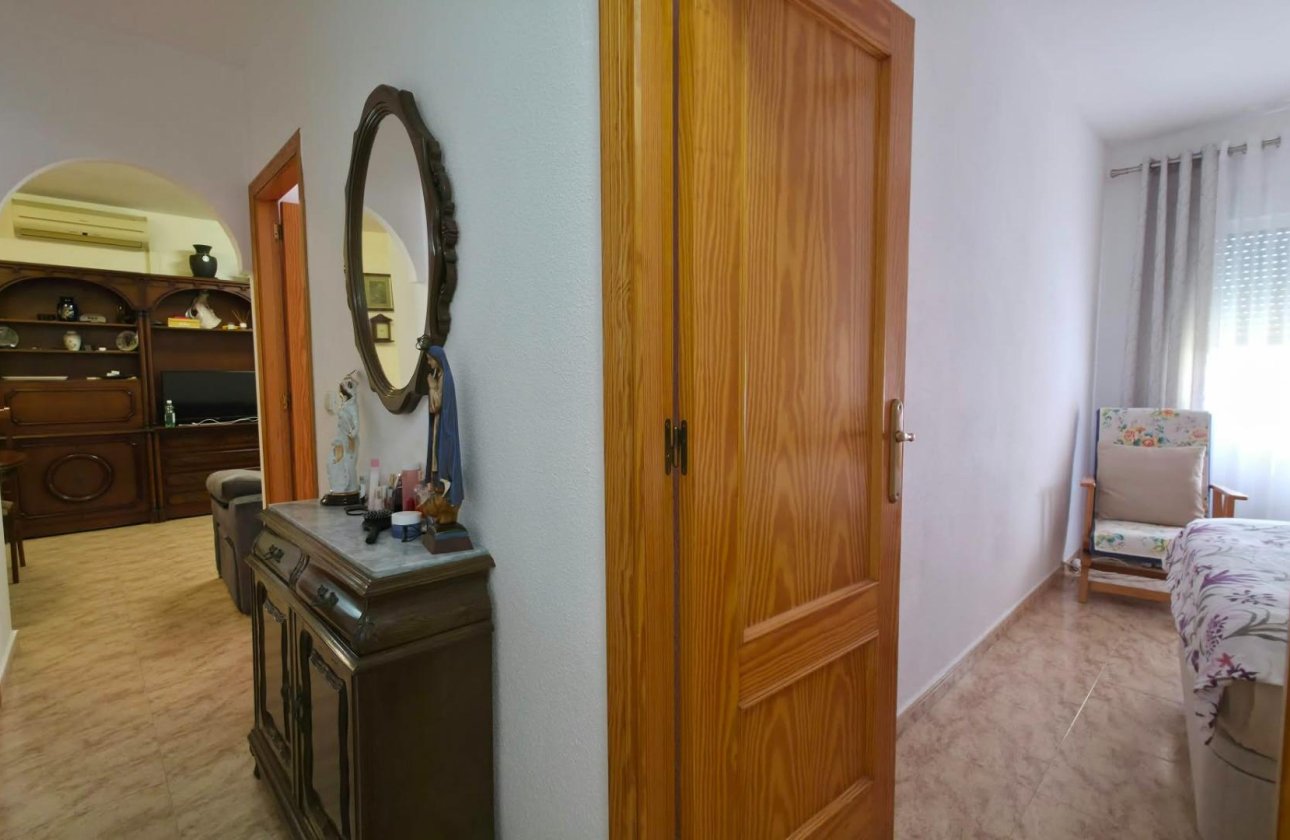 Herverkoop - Appartement -
Torrevieja - Playa del Cura
