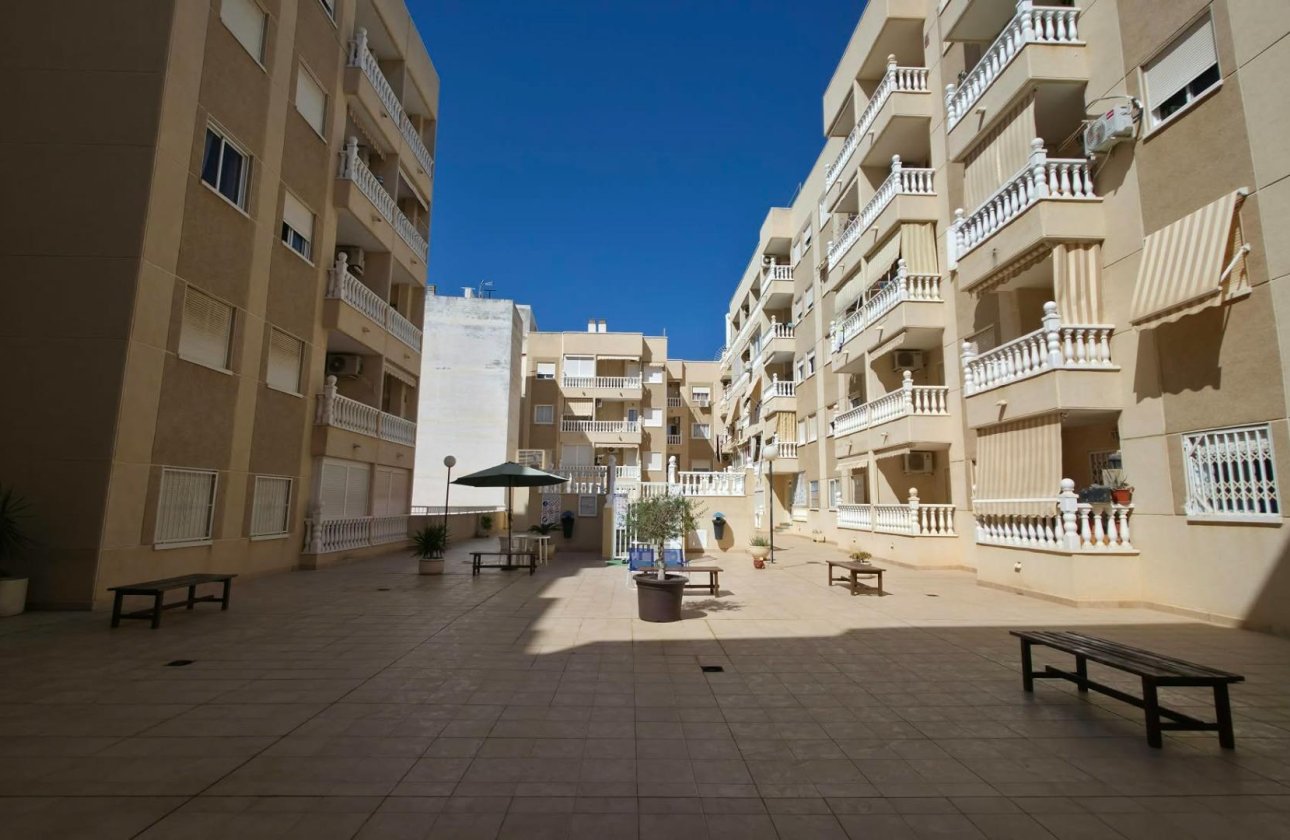 Herverkoop - Appartement -
Torrevieja - Playa del Cura