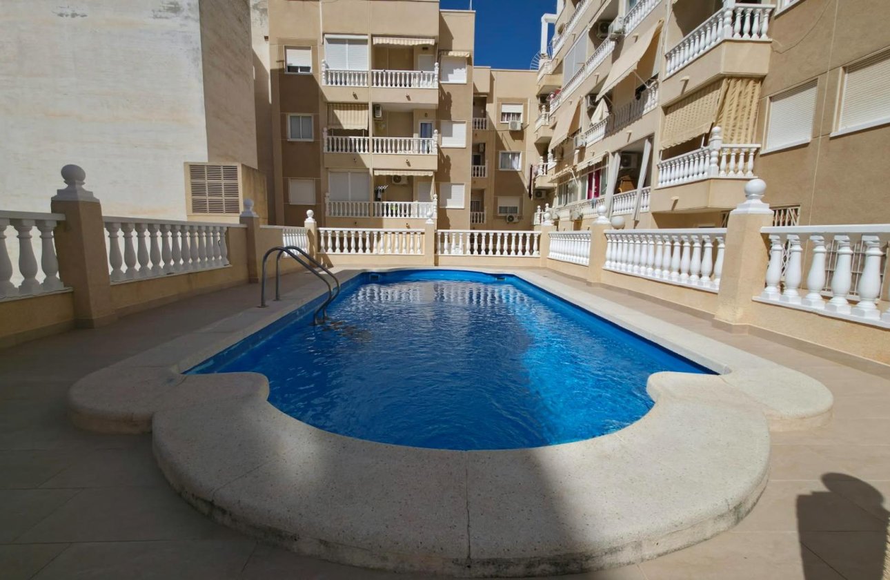 Herverkoop - Appartement -
Torrevieja - Playa del Cura