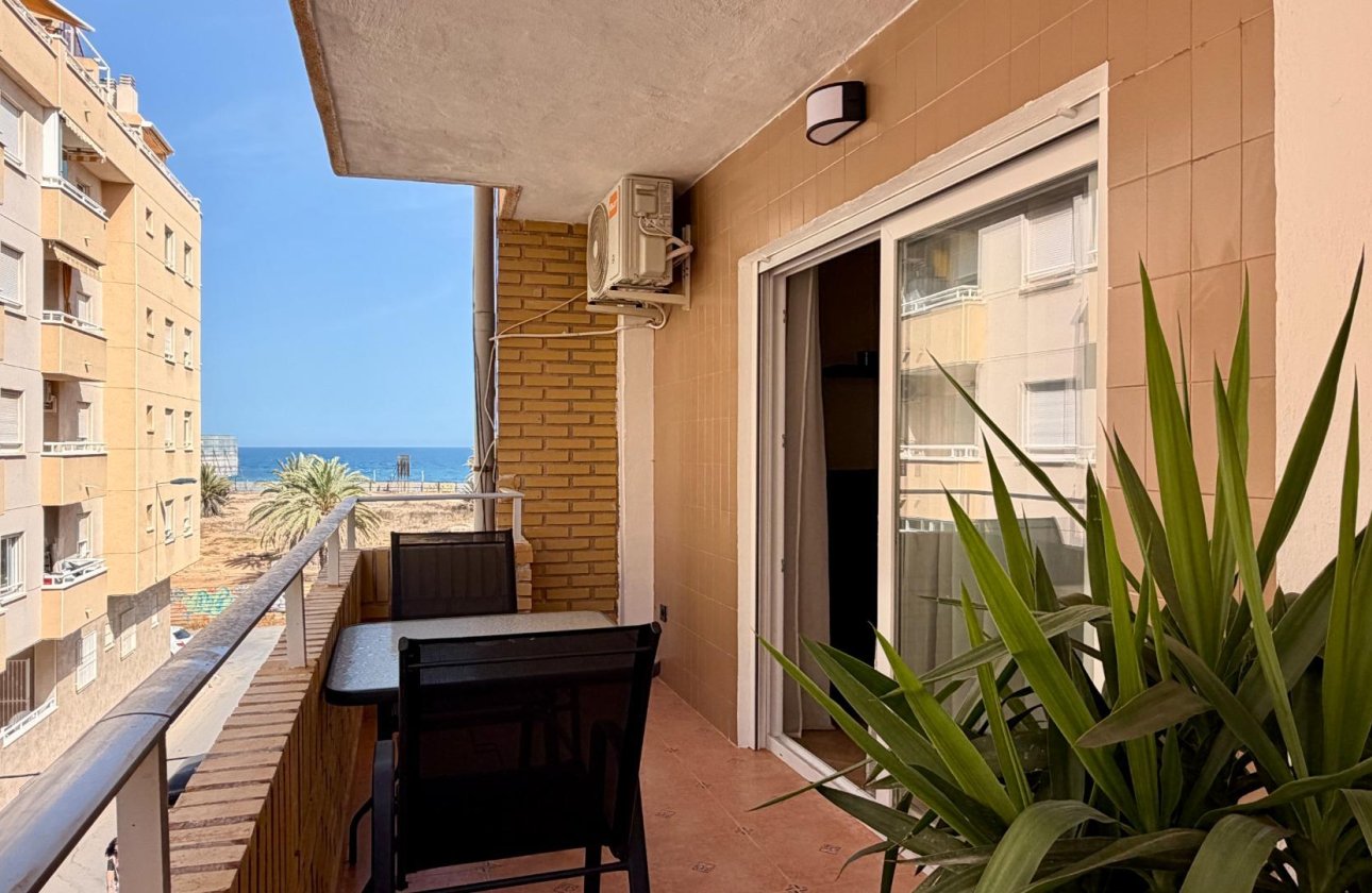 Herverkoop - Appartement -
Torrevieja - Playa del Cura