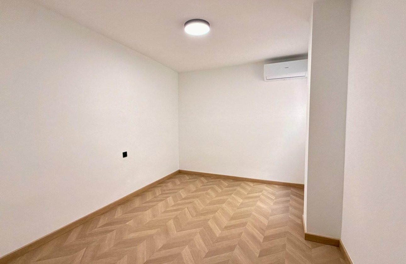 Herverkoop - Appartement -
Torrevieja - Playa del Cura