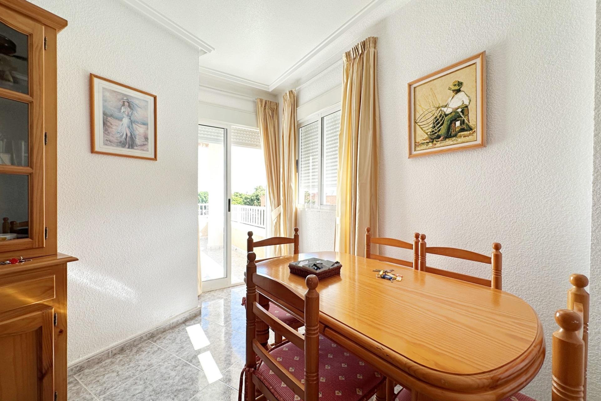 Herverkoop - Appartement -
Torrevieja - Playa del Cura