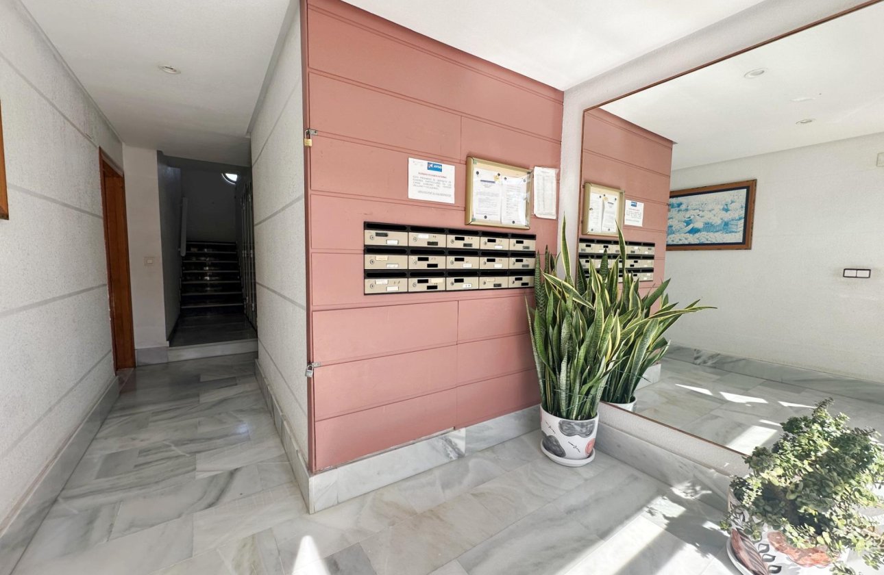 Herverkoop - Appartement -
Torrevieja - Playa del Cura