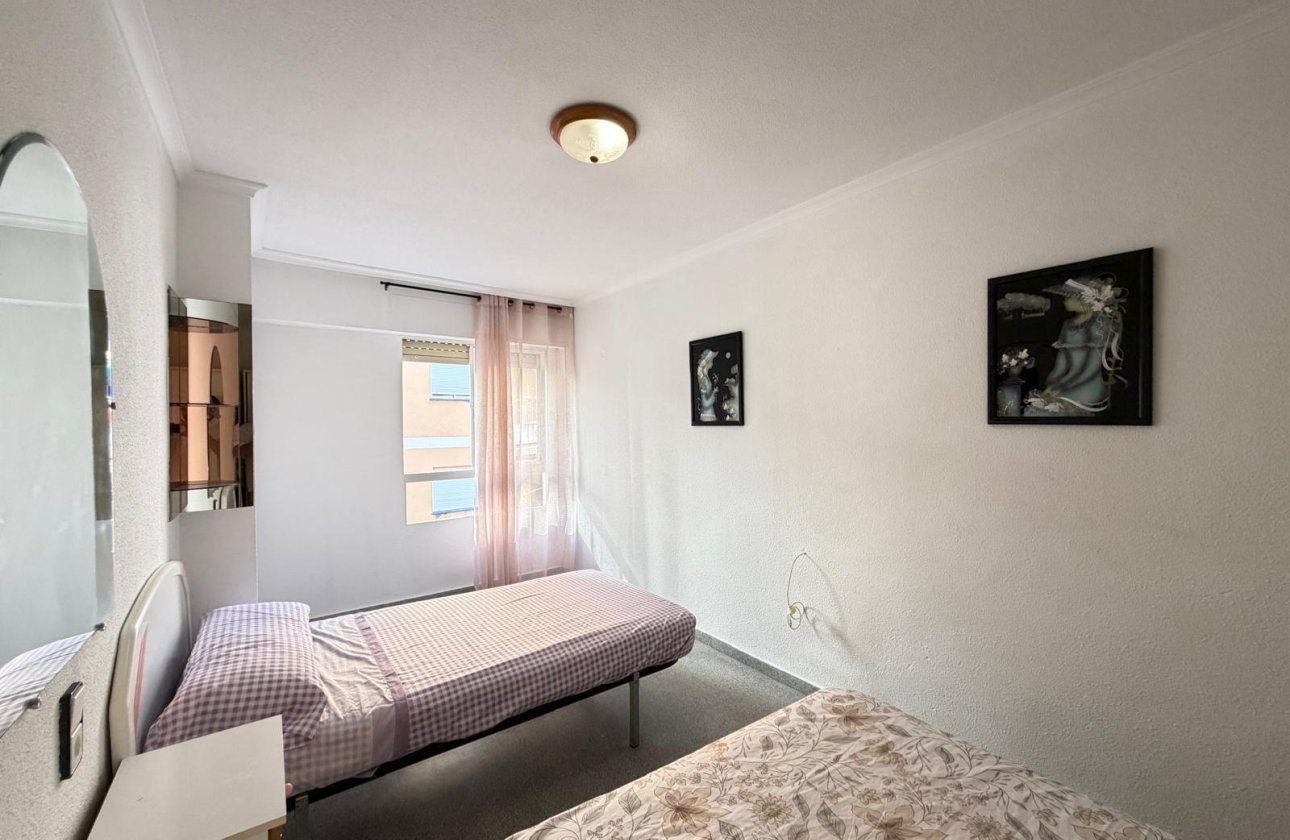 Herverkoop - Appartement -
Torrevieja - Playa del Cura