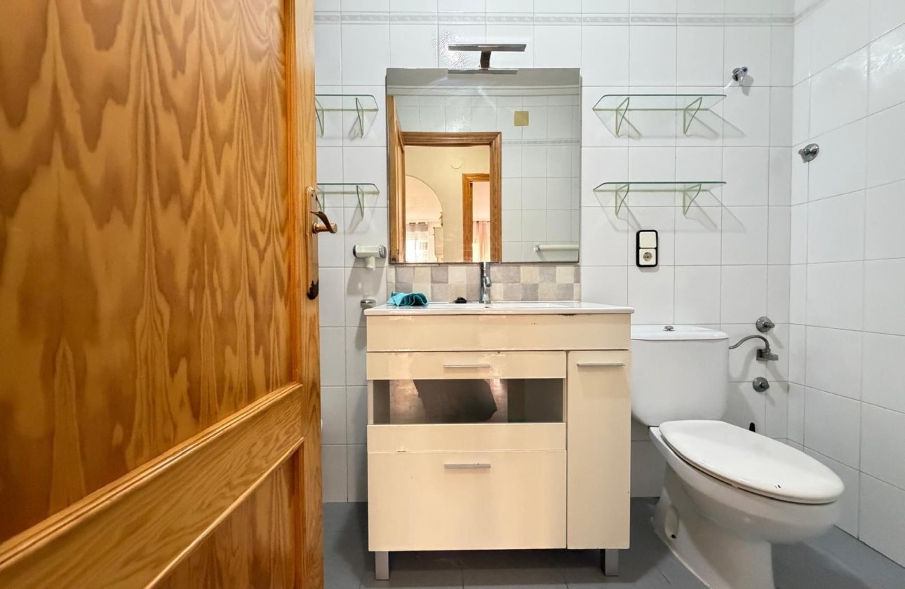 Herverkoop - Appartement -
Torrevieja - Playa del Cura