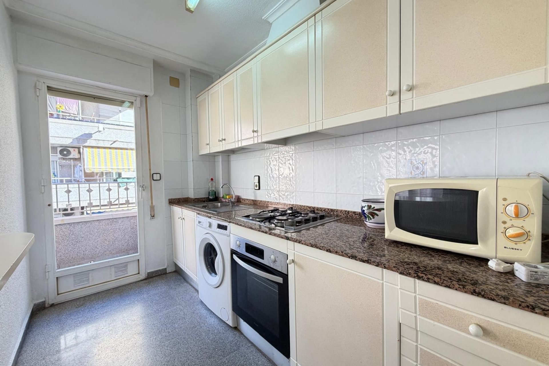 Herverkoop - Appartement -
Torrevieja - Playa del Cura