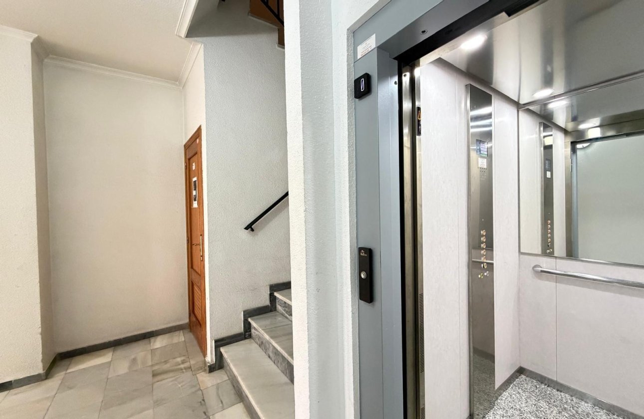 Herverkoop - Appartement -
Torrevieja - Playa del Cura