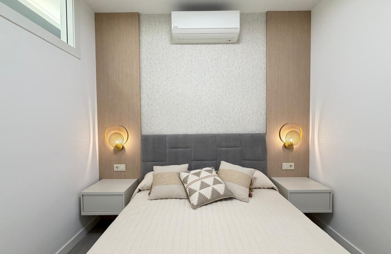 Herverkoop - Appartement -
Torrevieja - Playa del Cura